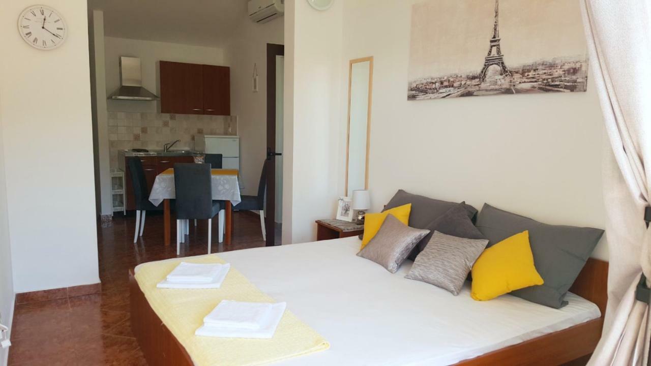 Apartments Antunovic ロゴズニッツァ エクステリア 写真